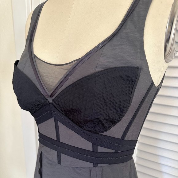 BCBG RUNWAY GREY/BLACK SLEEVELESS MINI DRESS. CORSET LIKE BODICE. SIZE 2. - Picture 3 of 12